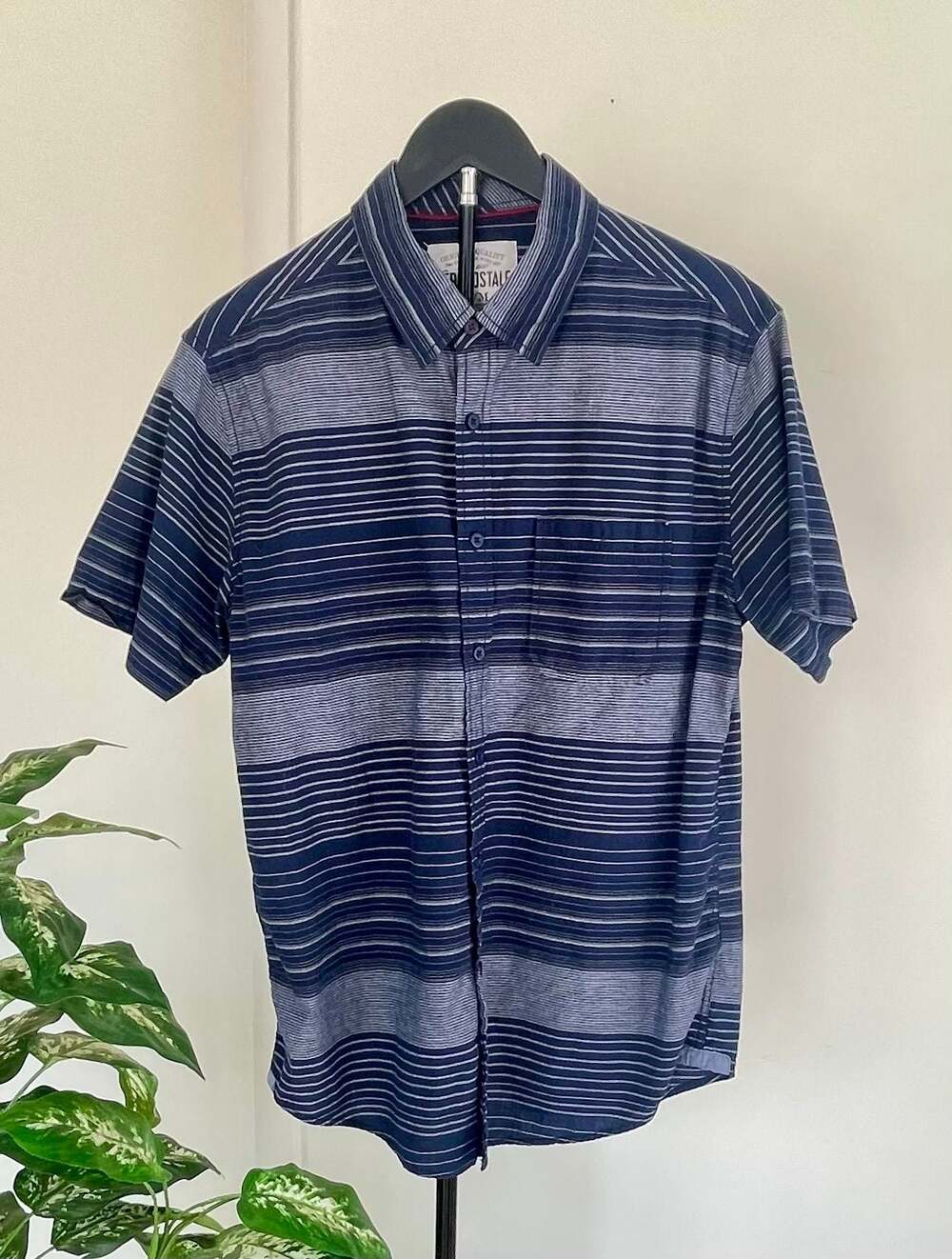 Aeropostale Men's Short Sleeve Blue Horizontal Striped Button-Down Shirt Men’s M